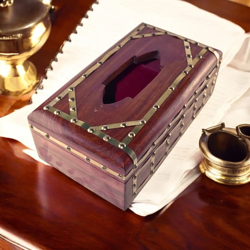 Lieutenant - Wooden Tissue Presenter