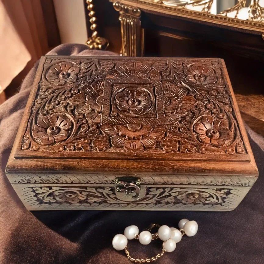 Gulnaar – Wooden Jewelry Chest
